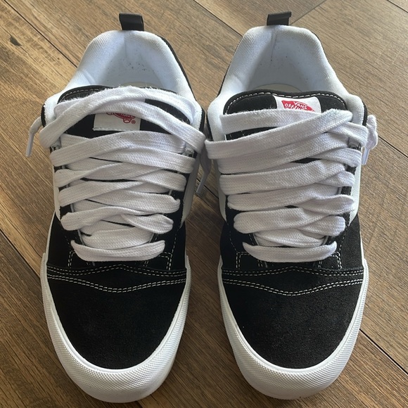 Vans - Picture 3 of 13